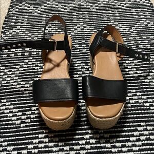 Rue21 Black and Tan Platform Sandals with Modern Design